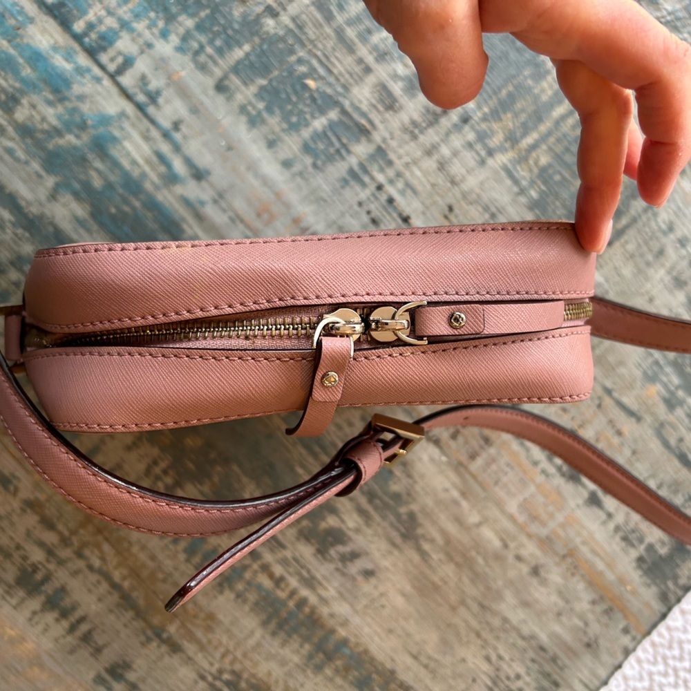 Kate Spade Cross Body Purse Gently Used 18” drop 8” wide 6” height 2.75” depth - Picture 11 of 12